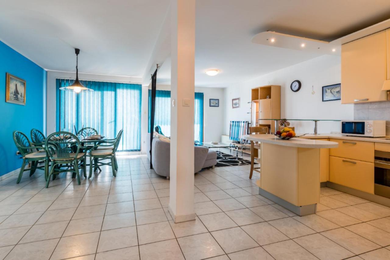 Sea View Apartment Reno W/Garage Split Exterior photo