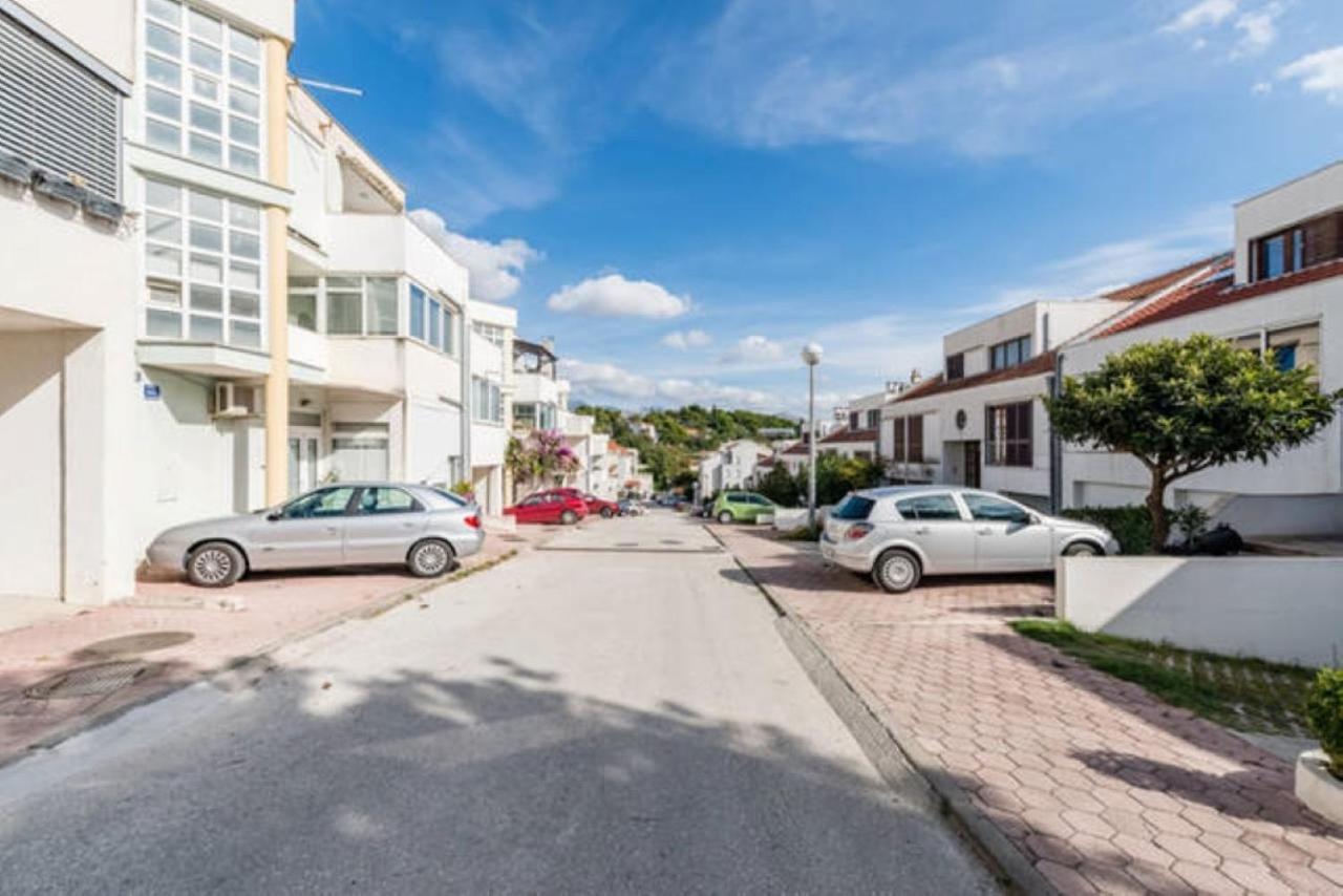 Sea View Apartment Reno W/Garage Split Exterior photo